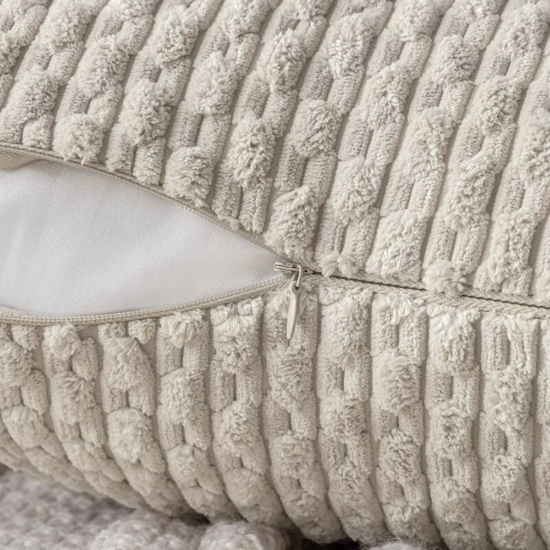 kissenhuelle-mit-corduroy-oberflaeche